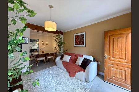 Casa à venda com 150m², 2 quartos e 2 vagasSala