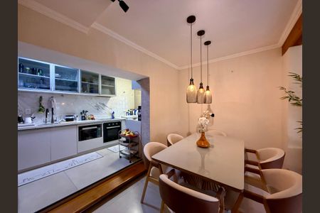 Casa à venda com 150m², 2 quartos e 2 vagasSala