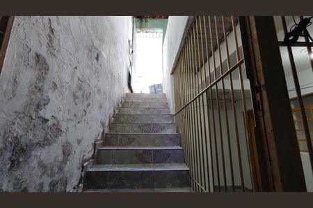 Casa para alugar com 30m², 1 quarto e sem vaga Casa para alugar com 30m², 1 quarto e sem vagaEscada