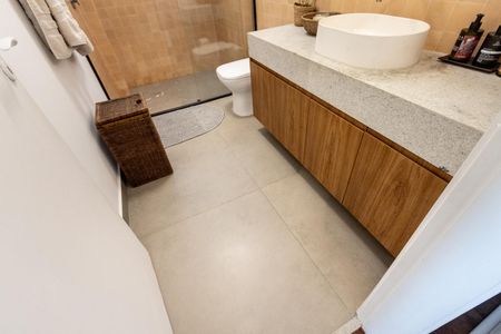 Apartamento à venda com 150m², 2 quartos e 2 vagasBanheiro do Corredor