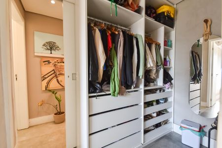 Apartamento para alugar com 99m², 3 quartos e 2 vagas Apartamento para alugar com 99m², 3 quartos e 2 vagasCloset da suíte 2