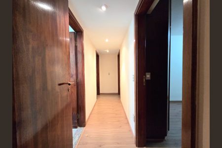 Apartamento para alugar com 150m², 3 quartos e 2 vagas Apartamento para alugar com 150m², 3 quartos e 2 vagasCorredor dos quartos