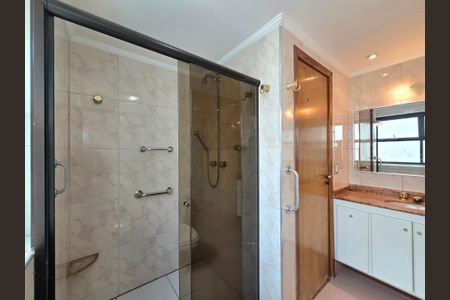 Apartamento para alugar com 150m², 3 quartos e 2 vagas Apartamento para alugar com 150m², 3 quartos e 2 vagasBanheiro da Suíte