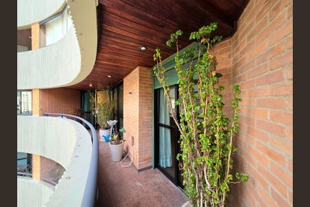 Apartamento para alugar com 150m², 3 quartos e 2 vagas Apartamento para alugar com 150m², 3 quartos e 2 vagasVaranda