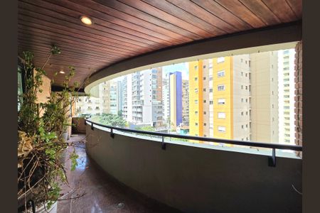 Apartamento para alugar com 150m², 3 quartos e 2 vagas Apartamento para alugar com 150m², 3 quartos e 2 vagasVaranda