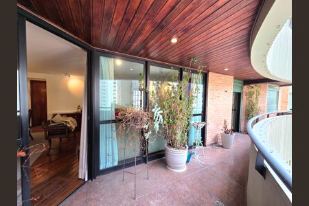 Apartamento para alugar com 150m², 3 quartos e 2 vagas Apartamento para alugar com 150m², 3 quartos e 2 vagasVaranda