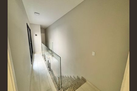 Casa à venda com 110m², 3 quartos e 2 vagasCorredor