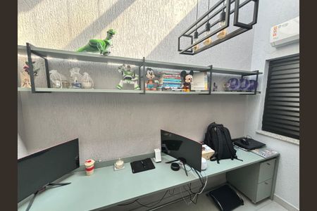 Casa à venda com 110m², 3 quartos e 2 vagasEscritório