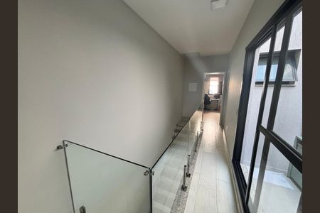 Casa à venda com 110m², 3 quartos e 2 vagasCorredor