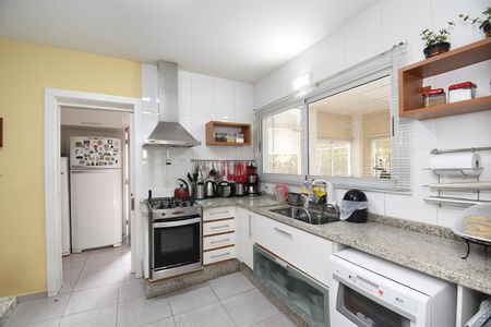 Cozinha de casa de condomínio à venda com 5 quartos, 280m² em Campo Comprido, Curitiba