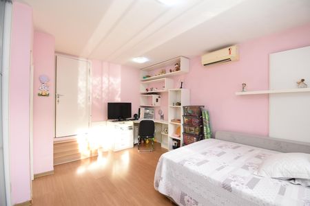 Casa de condomínio à venda com 280m², 5 quartos e 5 vagasSuíte 2