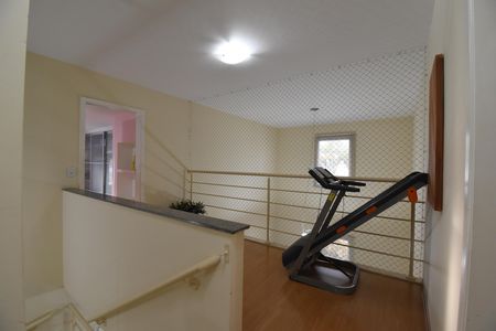 Casa de condomínio à venda com 280m², 5 quartos e 5 vagasCorredor/Escadas