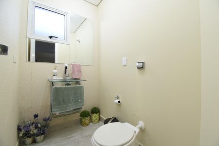 Casa de condomínio à venda com 280m², 5 quartos e 5 vagasLavabo