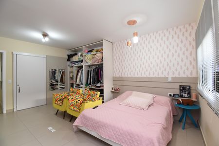 Casa de condomínio à venda com 280m², 5 quartos e 5 vagasSuíte 3