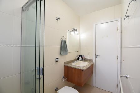Casa de condomínio à venda com 280m², 5 quartos e 5 vagasBanheiro 4