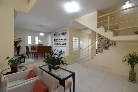 Casa de condomínio à venda com 280m², 5 quartos e 5 vagasSala