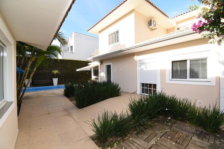 Casa de condomínio à venda com 280m², 5 quartos e 5 vagasÁrea externa 