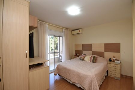 Casa de condomínio à venda com 280m², 5 quartos e 5 vagasSuíte