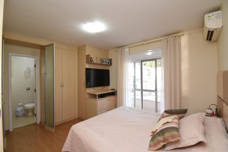Casa de condomínio à venda com 280m², 5 quartos e 5 vagasSuíte