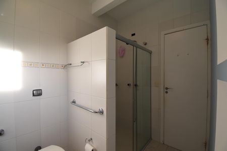 Banheiro da Suíte 2 de casa de condomínio à venda com 5 quartos, 280m² em Campo Comprido, Curitiba
