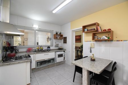 Casa de condomínio à venda com 280m², 5 quartos e 5 vagasCozinha