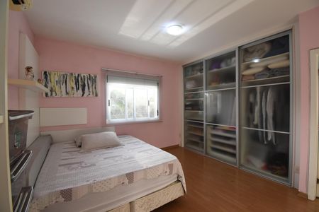 Casa de condomínio à venda com 280m², 5 quartos e 5 vagasSuíte 2