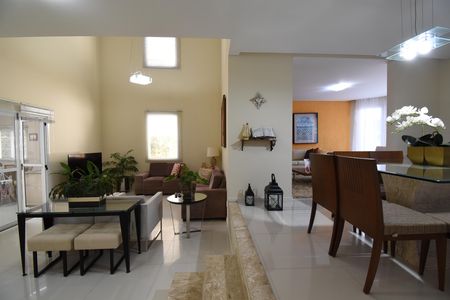 Casa de condomínio à venda com 280m², 5 quartos e 5 vagasSala