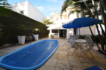 Casa de condomínio à venda com 280m², 5 quartos e 5 vagasÁrea externa com Piscina