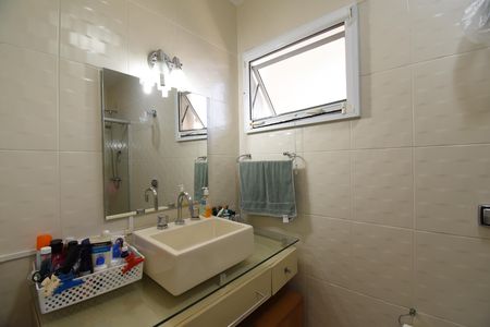 Casa de condomínio à venda com 280m², 5 quartos e 5 vagasBanheiro da Suíte