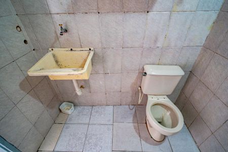 Banheiro de casa para alugar com 1 quarto, 20m² em Jardim das Vertentes, São Paulo