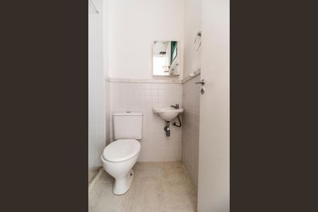 Casa de condomínio para alugar com 260m², 3 quartos e 2 vagas Casa de condomínio para alugar com 260m², 3 quartos e 2 vagasBanheiro de serviço