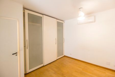 Casa de condomínio para alugar com 260m², 3 quartos e 2 vagas Casa de condomínio para alugar com 260m², 3 quartos e 2 vagasSuíte