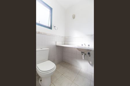 Casa de condomínio para alugar com 260m², 3 quartos e 2 vagas Casa de condomínio para alugar com 260m², 3 quartos e 2 vagasBanheiro da Suíte