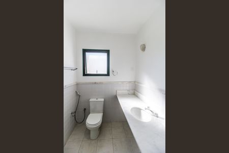 Casa de condomínio para alugar com 260m², 3 quartos e 2 vagas Casa de condomínio para alugar com 260m², 3 quartos e 2 vagasBanheiro da Suíte