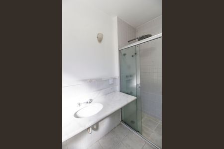 Casa de condomínio para alugar com 260m², 3 quartos e 2 vagas Casa de condomínio para alugar com 260m², 3 quartos e 2 vagasBanheiro da Suíte