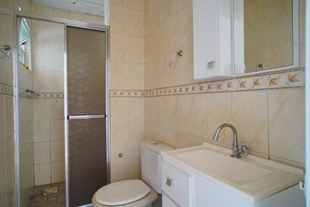 Banheiro  de apartamento para alugar com 1 quarto, 48m² em Agronomia, Porto Alegre