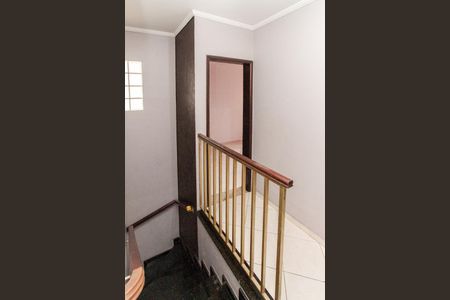 Casa à venda com 140m², 3 quartos e 2 vagas Casa à venda com 140m², 3 quartos e 2 vagasEscada