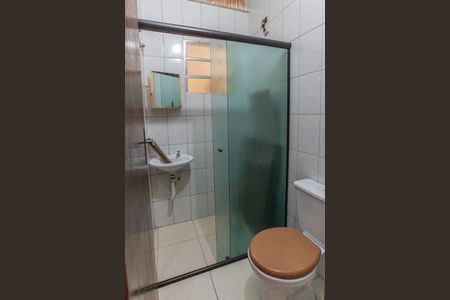 Casa à venda com 140m², 3 quartos e 2 vagas Casa à venda com 140m², 3 quartos e 2 vagasÁrea de Serviço - Banheiro