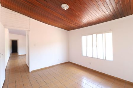 Casa para alugar com 80m², 2 quartos e sem vaga