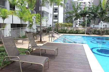 Studio à venda com 52m², 1 quarto e 1 vagaPiscina