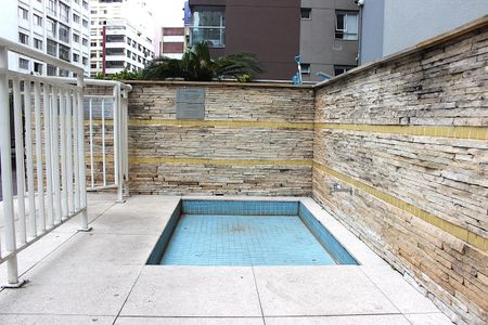 Studio à venda com 52m², 1 quarto e 1 vagaPiscina