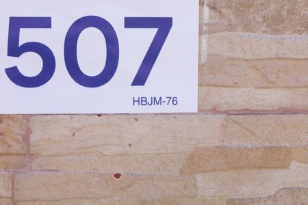 Apartamento à venda com 56m², 3 quartos e 1 vagaPlaca instalada no muro do condomínio - Código da placa: HBJM-76