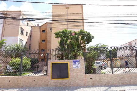 Apartamento à venda com 56m², 3 quartos e 1 vagaPlaca instalada no muro do condomínio - Código da placa: HBJM-76