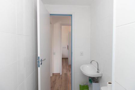 Banheiro de apartamento para alugar com 2 quartos, 42m² em Vila Mazzei, São Paulo