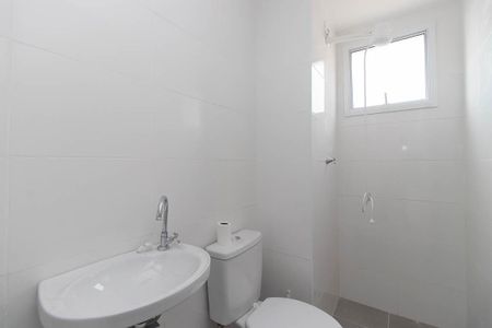 Banheiro de apartamento para alugar com 2 quartos, 42m² em Vila Mazzei, São Paulo