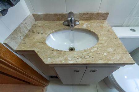 Apartamento à venda com 76m², 3 quartos e 2 vagasBanheiro da Suíte