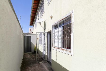 Casa de condomínio à venda com 69m², 2 quartos e 1 vagaEntrada