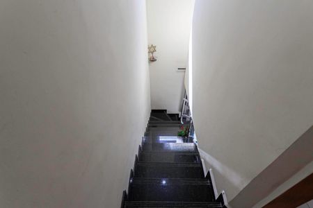 Casa de condomínio à venda com 69m², 2 quartos e 1 vagaEscada