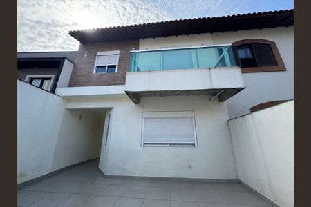 Casa à venda com 280m², 3 quartos e 4 vagas Casa à venda com 280m², 3 quartos e 4 vagasFachada