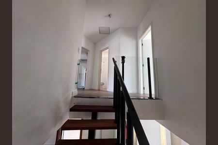 Casa à venda com 280m², 3 quartos e 4 vagas Casa à venda com 280m², 3 quartos e 4 vagasEscada